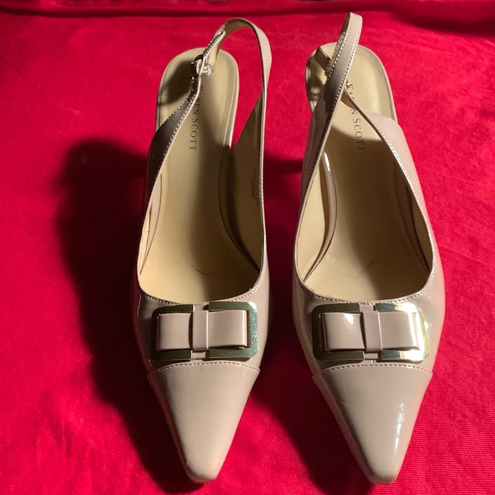 Karen Scott mauve 1.5” strap heel w/ gold trim buckle on top Size 8.5